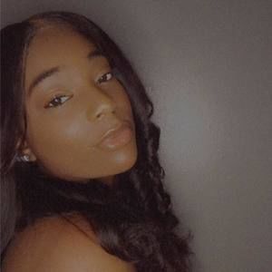 Meet your Posher, Selena